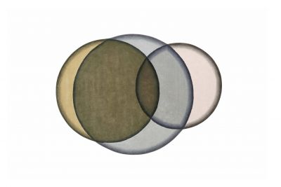 Neutraler Crystal Teppich mit abstraktem, überlappendem Kreisdesign in Braun-, Grau- und Rosatönen. Moderner Teppich für Wohnzimmer.